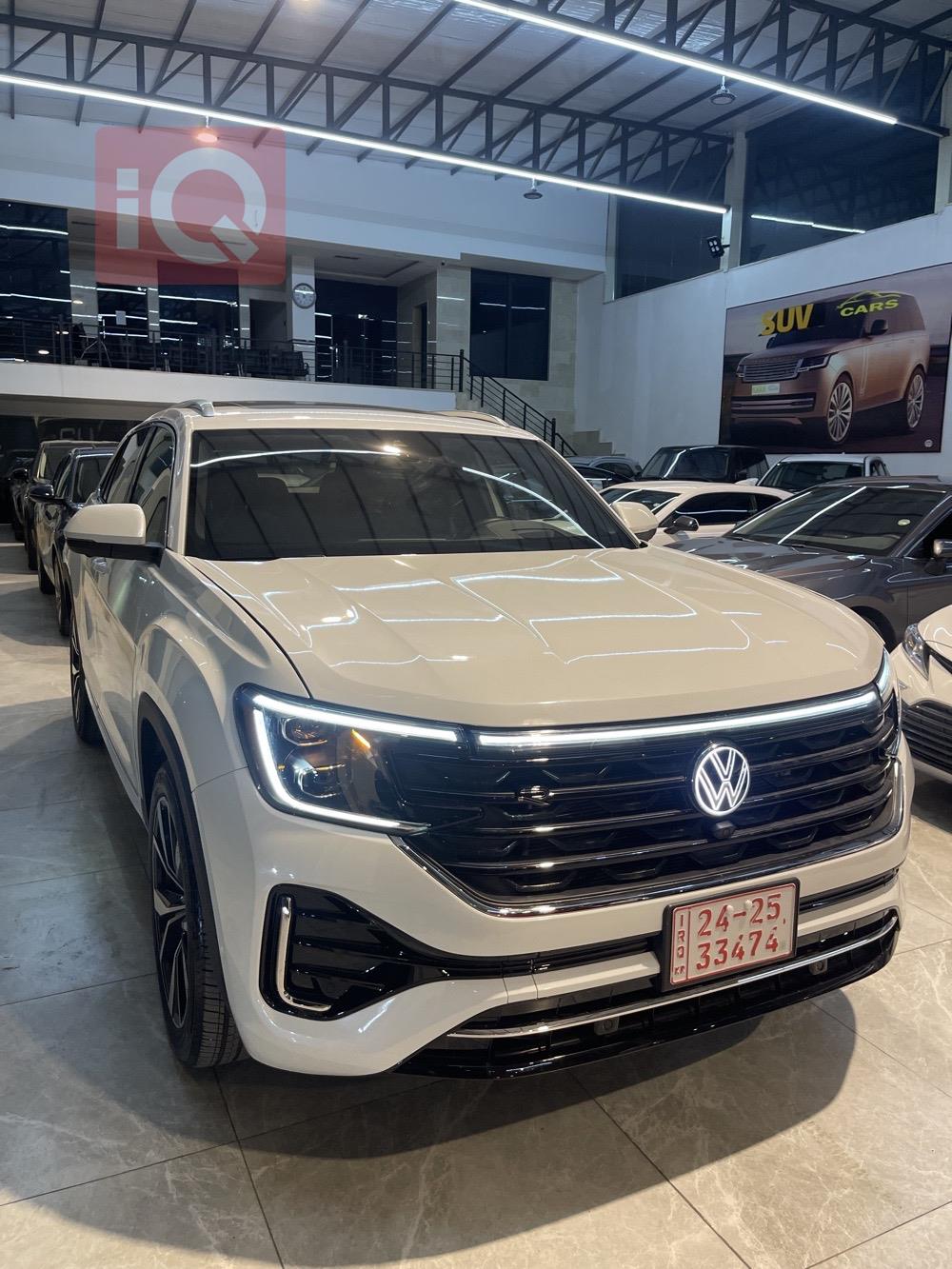 ڤۆڵکسواگن ئەتڵەس کرۆس سپۆرت